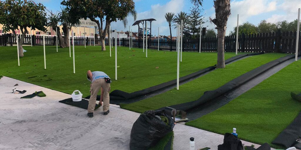 Césped Artificial Zonas de Jardín en el Parque Acuático Aquamijas