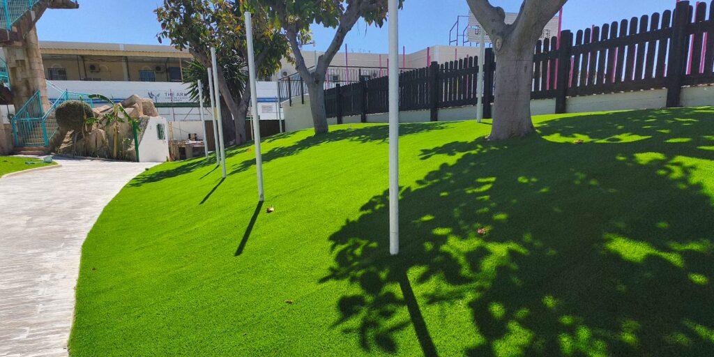 Césped Artificial Zonas de Jardín en el Parque Acuático Aquamijas