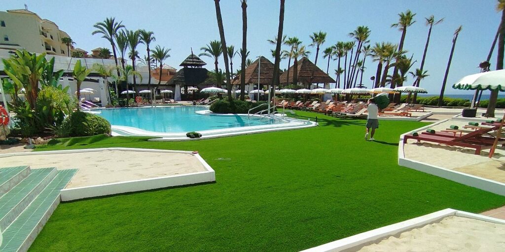 Zonas de Piscinas y Jardines en el Hotel Don Carlos - Nikki Beach - Xterra 33
