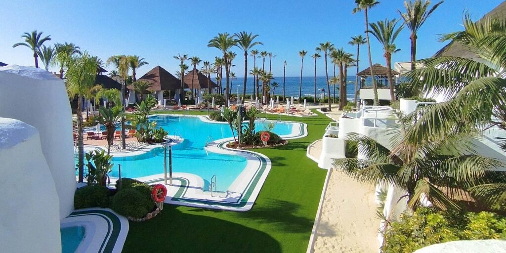 Zonas de Piscinas y Jardines en el Hotel Don Carlos - Nikki Beach - Xterra 33