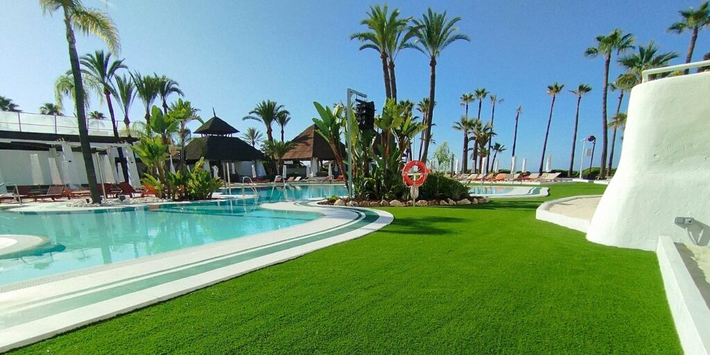 Zonas de Piscinas y Jardines en el Hotel Don Carlos - Nikki Beach - Xterra 33